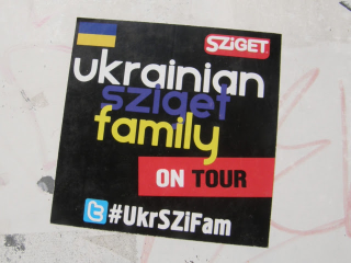 Illustration for article titled Az újpesti lokálpatrióták vagy az ukrán partiarcok matricája jobb a ljubljanai váron?